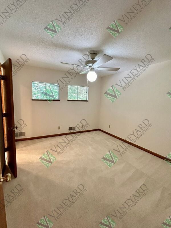 Building Photo - 115 Nesbit Ferry Pl