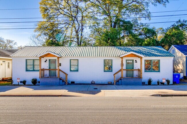 Building Photo - 2311 Bull St