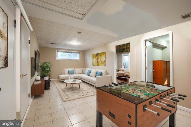 Building Photo - 6809 Weaver Ave