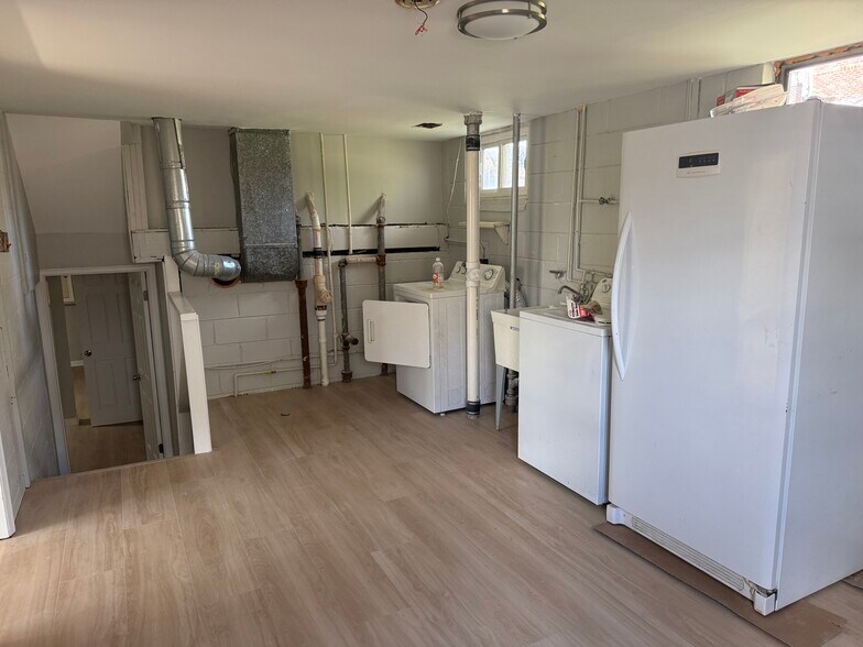 Building Photo - 417 Eisner St