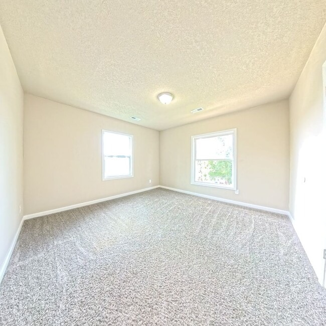 Building Photo - Updated 5 bedroom 2 bathroom home