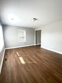 Building Photo - 1105 Sparks Rd