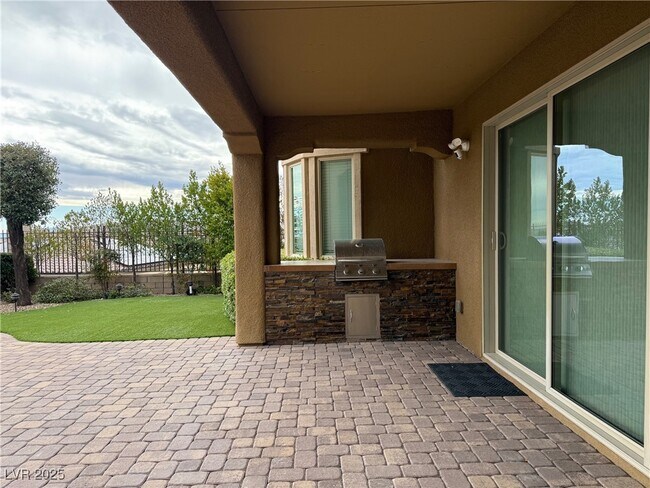 Building Photo - 304 Rezzo St