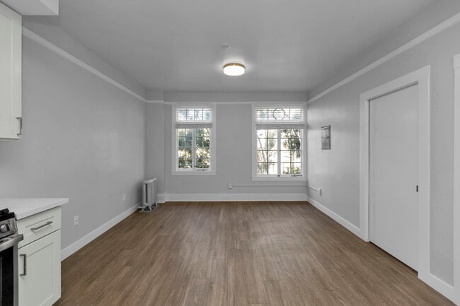 Building Photo - 1130 Larkin