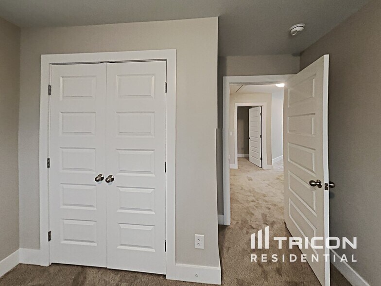 Building Photo - 277 Carellton Dr