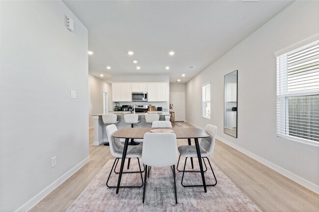 Building Photo - 16215 Globetrotter Ct