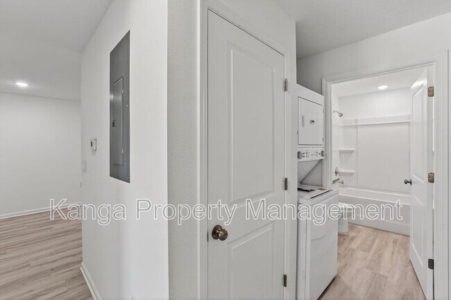 Building Photo - 1115 F Ave