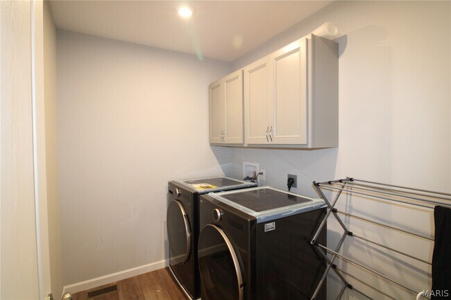 Building Photo - 818 Memsie Dr