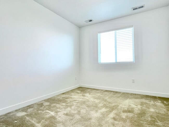 Building Photo - HOLIDAY MOVE IN SPECIAL!