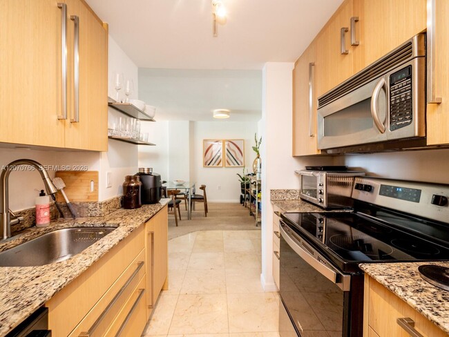 Building Photo - 10275 Collins Ave
