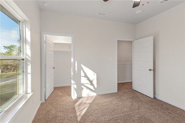 Building Photo - 601 W 24th St