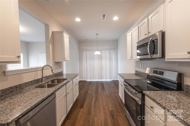 Building Photo - 200 S Bell Ave