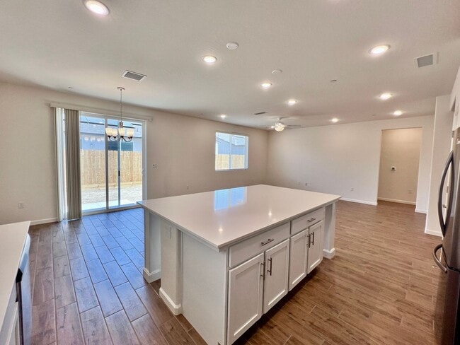 Building Photo - $2,550 Armstrong & Olive, 3 Bedroom - E. W...