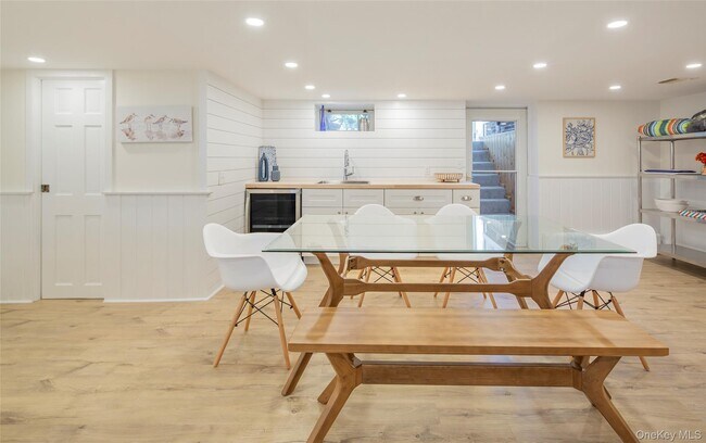 Building Photo - 275 Maier Pl