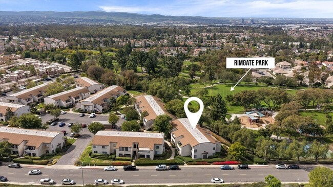 Building Photo - beautifully upgraded 2-bedroom, 1-bath condo in the highly desirable Bench Mark Villas Community