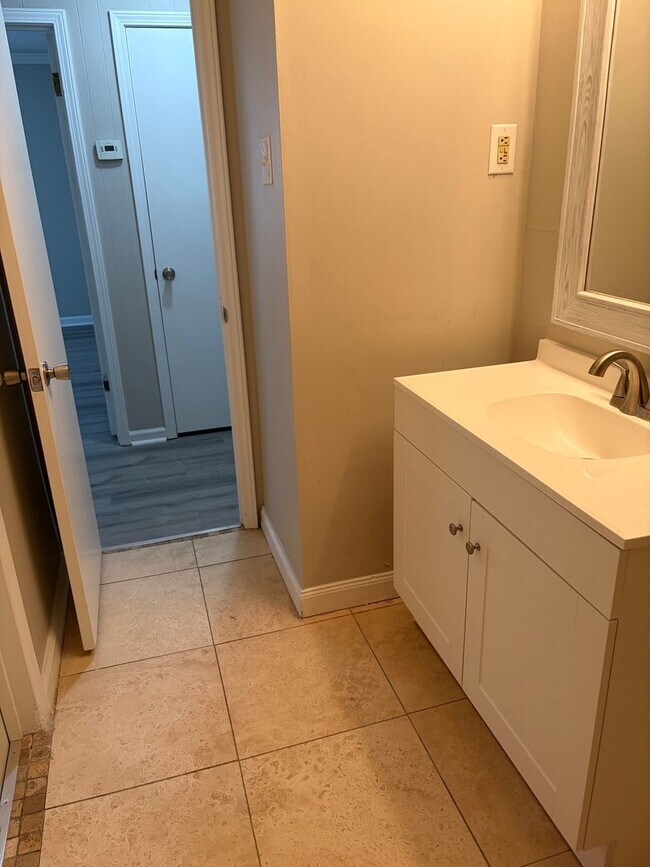 Building Photo - Newly Renovated For You! DEPOSIT SPECIAL $1000.00!