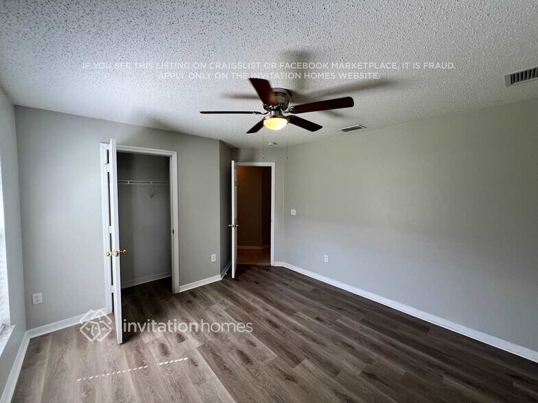 Building Photo - 1080 SW McCoy Ave