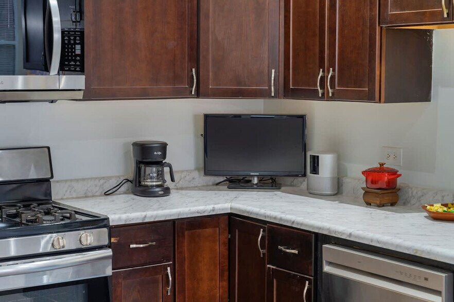 Building Photo - 2851 W Wilcox St