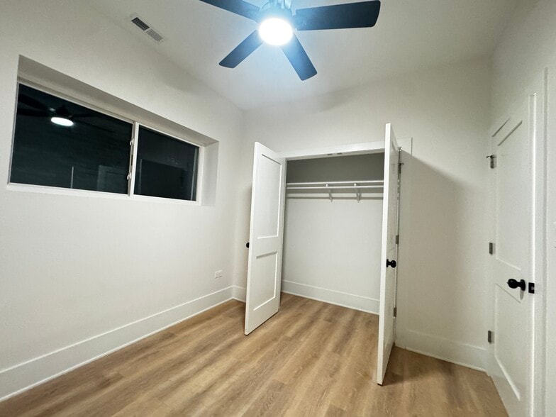 Building Photo - 2425 W Cortez St