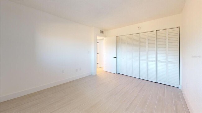 Building Photo - 301 87th Ave