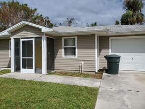 Building Photo - 4275 Woodside Ave