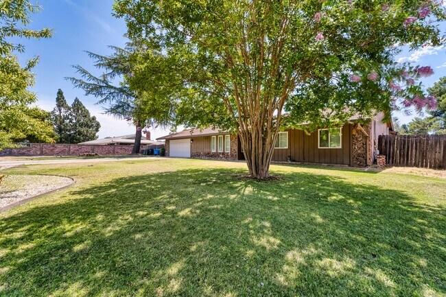 Building Photo - 4 bedroom 2 1/2 bath house in Yuba City