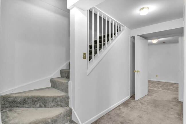 Building Photo - 2534 S Arlington Mill Dr