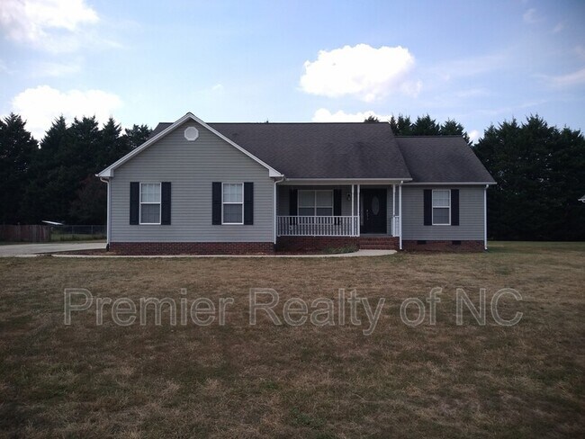 Primary Photo - 156 Charleston Ridge Dr