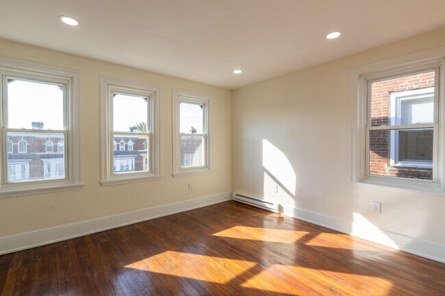 Building Photo - 5003 Pine St