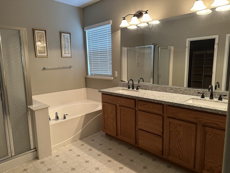 Building Photo - 5505 Claudied Way