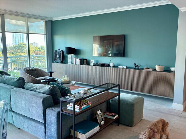 Building Photo - 2021 SW 3rd Ave