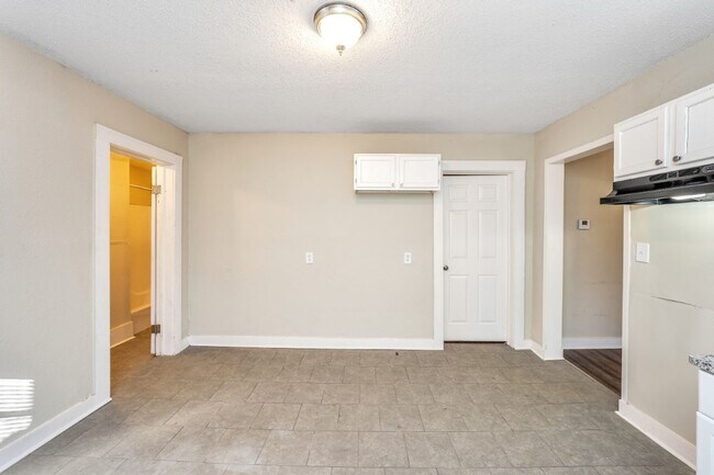 Building Photo - Charming Jasper Home with Modern Upgrades ...