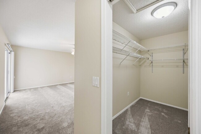 Building Photo - "Spacious 3-Bedroom Retreat with 2 Full Baths in Rotonda West Pinehurst!"