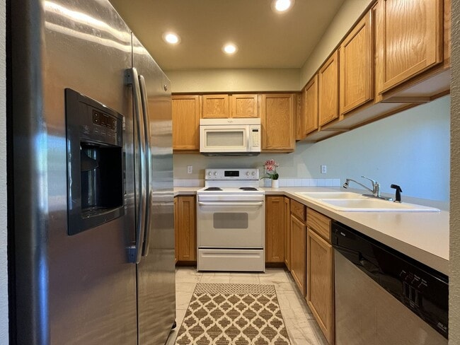 Building Photo - Spacious 3 Bedroom Home with Open Layout, Vaulted Bedrooms & Trail Access