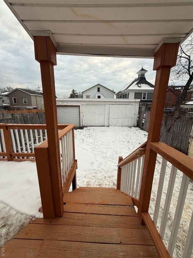 Building Photo - 17 Conklin St