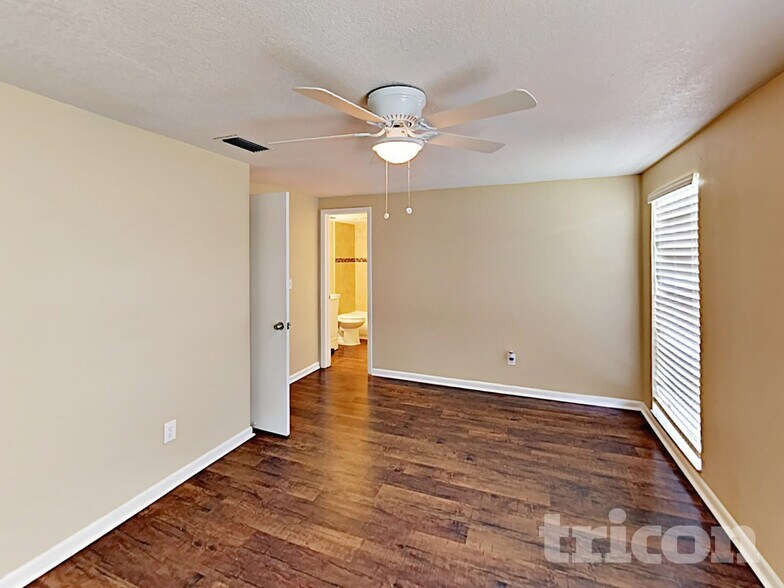Building Photo - 8213 Greenleaf Cir