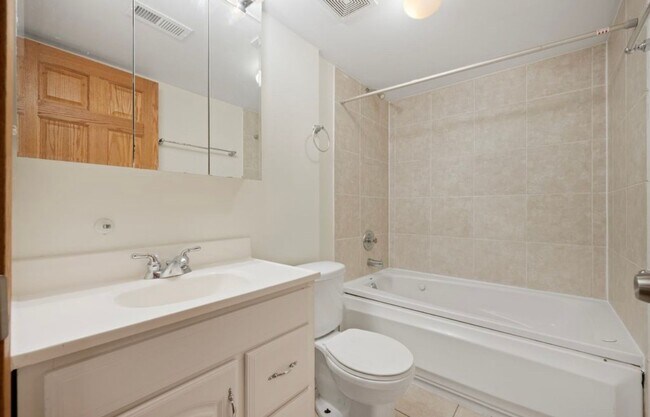 Building Photo - Spacious 2-Bedroom, 2-Bath Condo AVAILABLE NOW