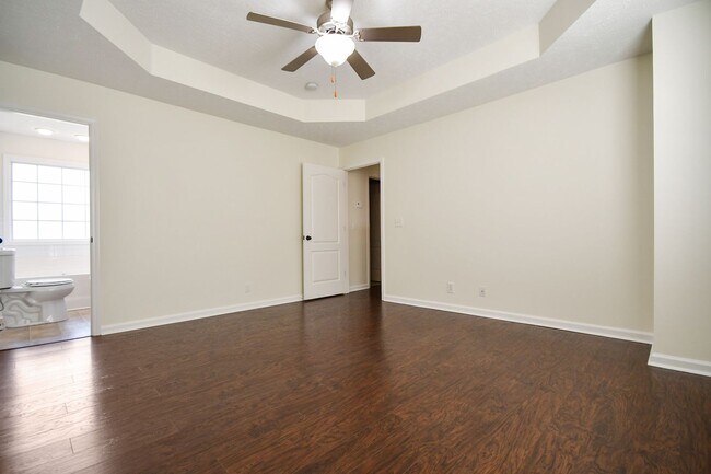 Building Photo - Pet Friendly Three Bedroom with Bonus!