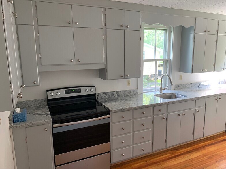 Building Photo - 62 E Church St