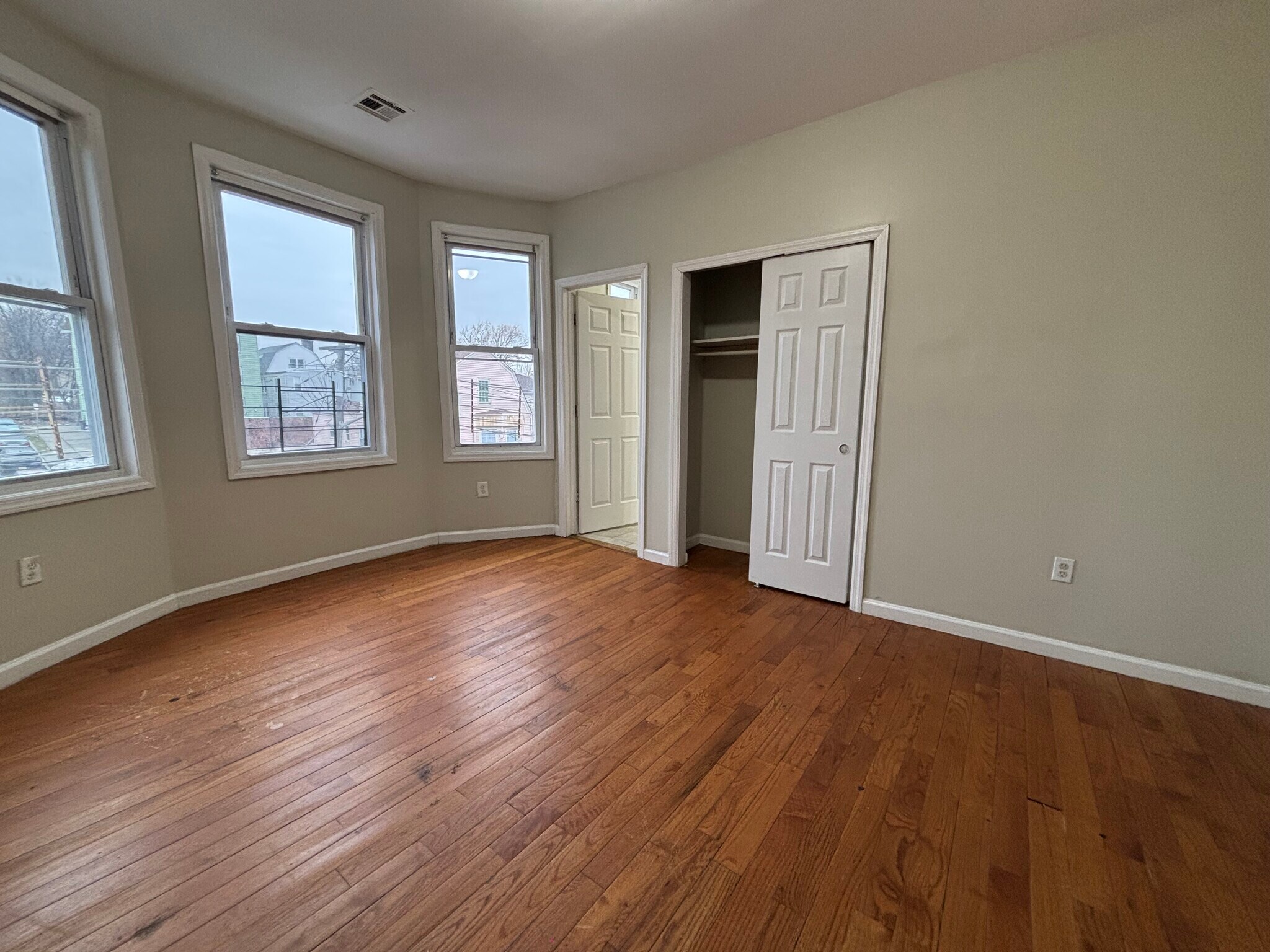 Building Photo - 386 Badger Ave