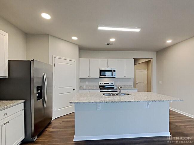 Building Photo - 2082 Sunflower Dr