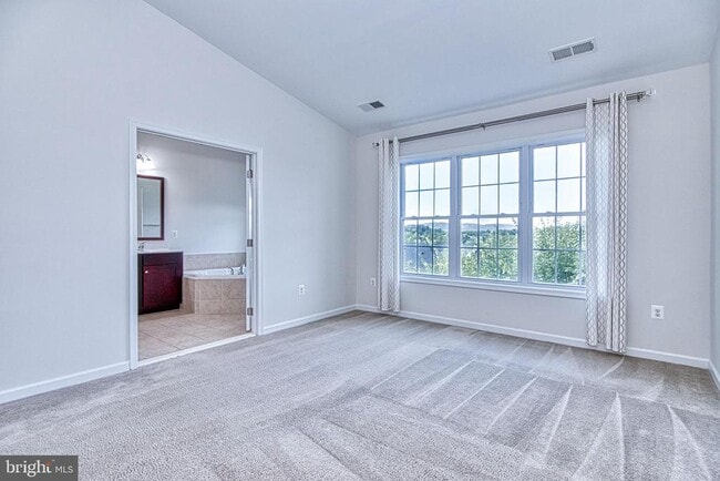 Building Photo - 208 Croft Square