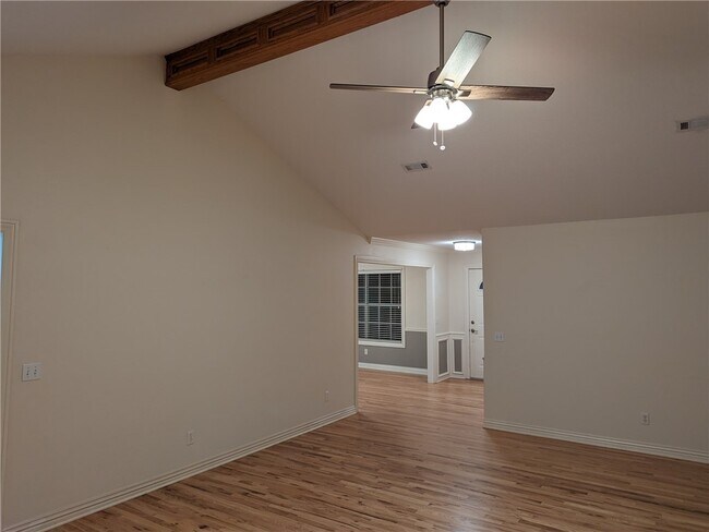 Building Photo - 2030 N Hailey Dr