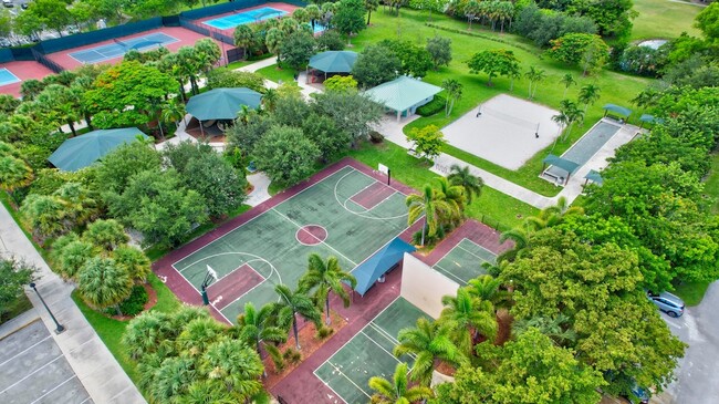 Building Photo - 2651 S Palm Aire Dr