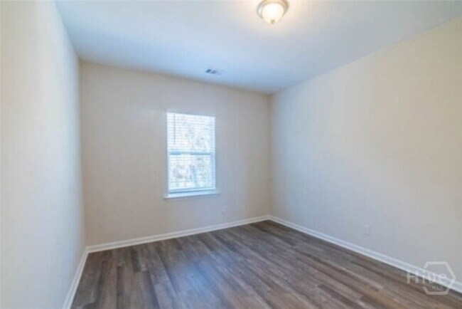 Building Photo - 131 Lower Creek Dr