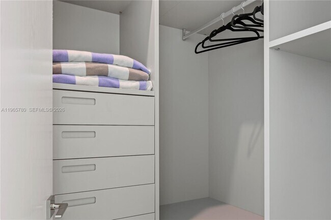 Building Photo - 17550 Collins Ave