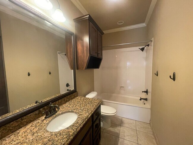 Building Photo - North Bossier Beauty in Tiburon Subdivision