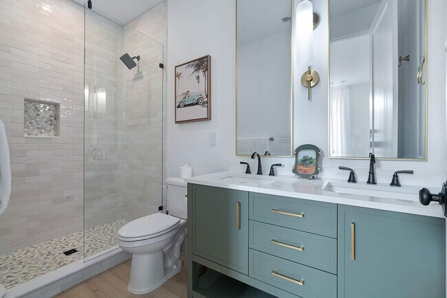 Building Photo - 30 W Castillo Dr