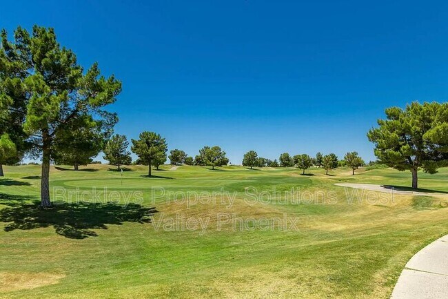 Building Photo - 18151 N Fiesta Dr