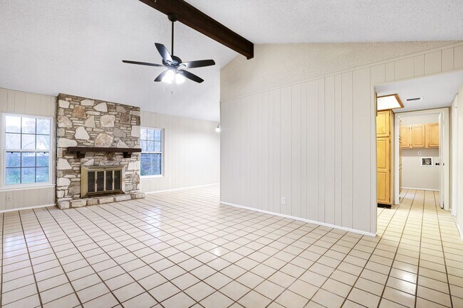 Building Photo - ***MOVE-IN SPECIAL: TWO WEEKS FREE***Single-Story Retreat with Versatile Spaces in Established Ne...